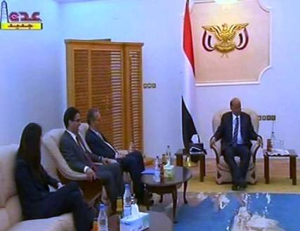 وكالات: هادي ناقش مع بنعمر إمكانية نقل الحوار إلى تعز بعيداً عن سطوة المليشيات
