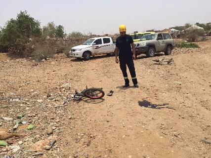مقذوفات عسكرية حوثية تقتل طفل وتصيب 3 آخرين في الطوال
