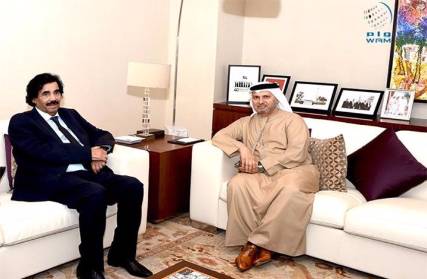 البيض يجدد تمسكه بمطلب الانفصال عقب لقاءه بوزير الخارجية الإماراتي