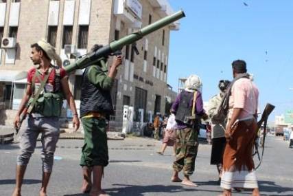 استبدال حراسة البنك المركزي في عدن بعناصر اللجان الشعبية ومطالبات لهادي بضم أبناء يافع وردفان والضالع لها