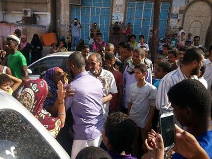 أحد الأسرى المحررين بعدن  يروي لــ "مندب برس" تفاصيل مروعة حول التعذيب بمعتقلات الحوثيين