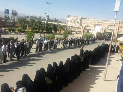 بالصور: استقبال اسطوري كبير لمحافظ البنك المركزي بعد عودته