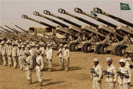 القوات السعودية تواصل القصف المدفعي على معاقل الحوثيين قرب الحدود اليمنية