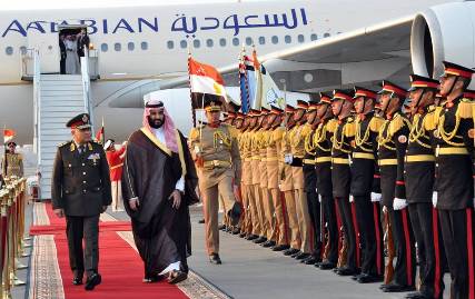 وزير الدفاع السعودي يلتقي الرئيس المصري بالقاهرة