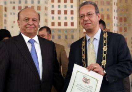 هادي يستقبل بنعمر ويجتمع برؤساء 7  أحزاب سياسية بمدينة عدن