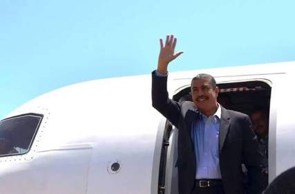 وزير في الحكومة يكشف سبب زيارة بحاح لعدن في الوقت الحالي